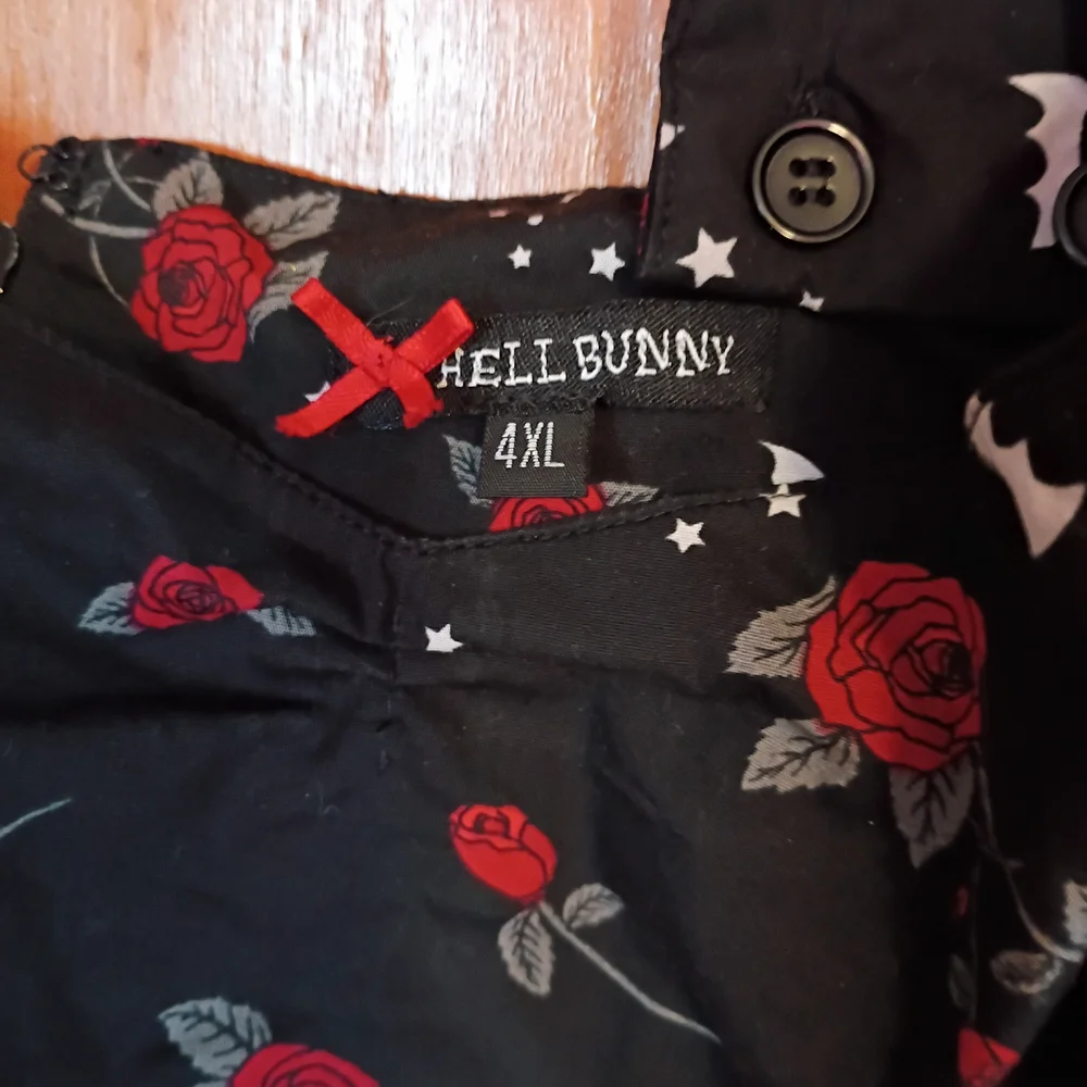 Hell Bunny Black Dress with Red Roses and White Skulls - Picture 4 of 4